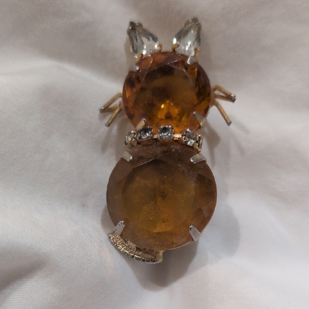 Vintage Gold Tone and Amber Glass Brooch Pin